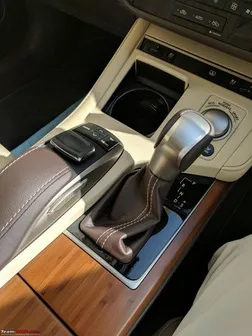 Gear console finish – hydrographic printing by RR Hydroxx