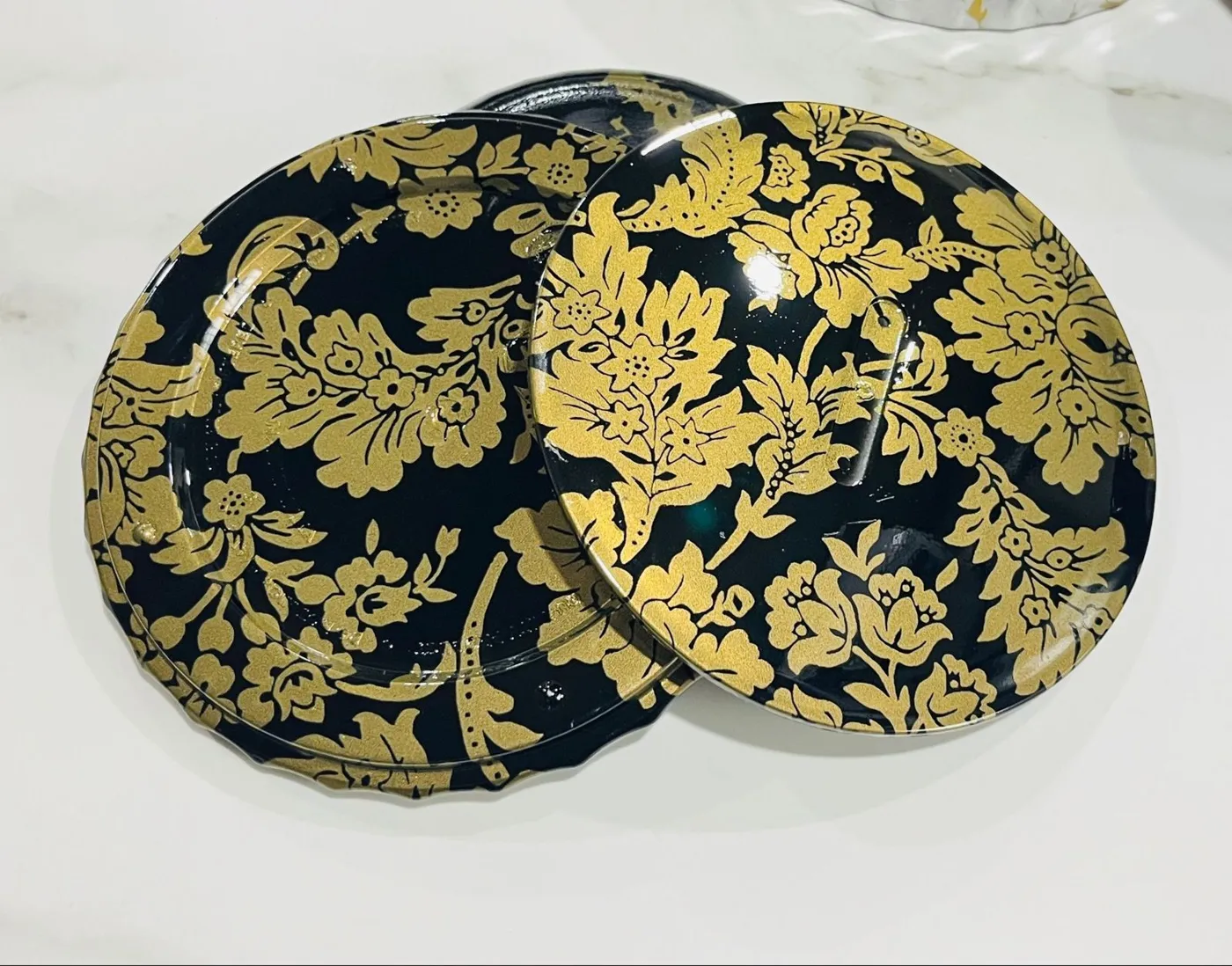 Gold damask lids – hydrographic printing by RR Hydroxx